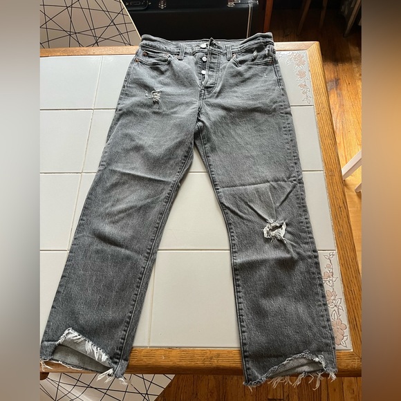Levi’s Wedgie Straight Distressed Jeans in Size 29 - Picture 3 of 7